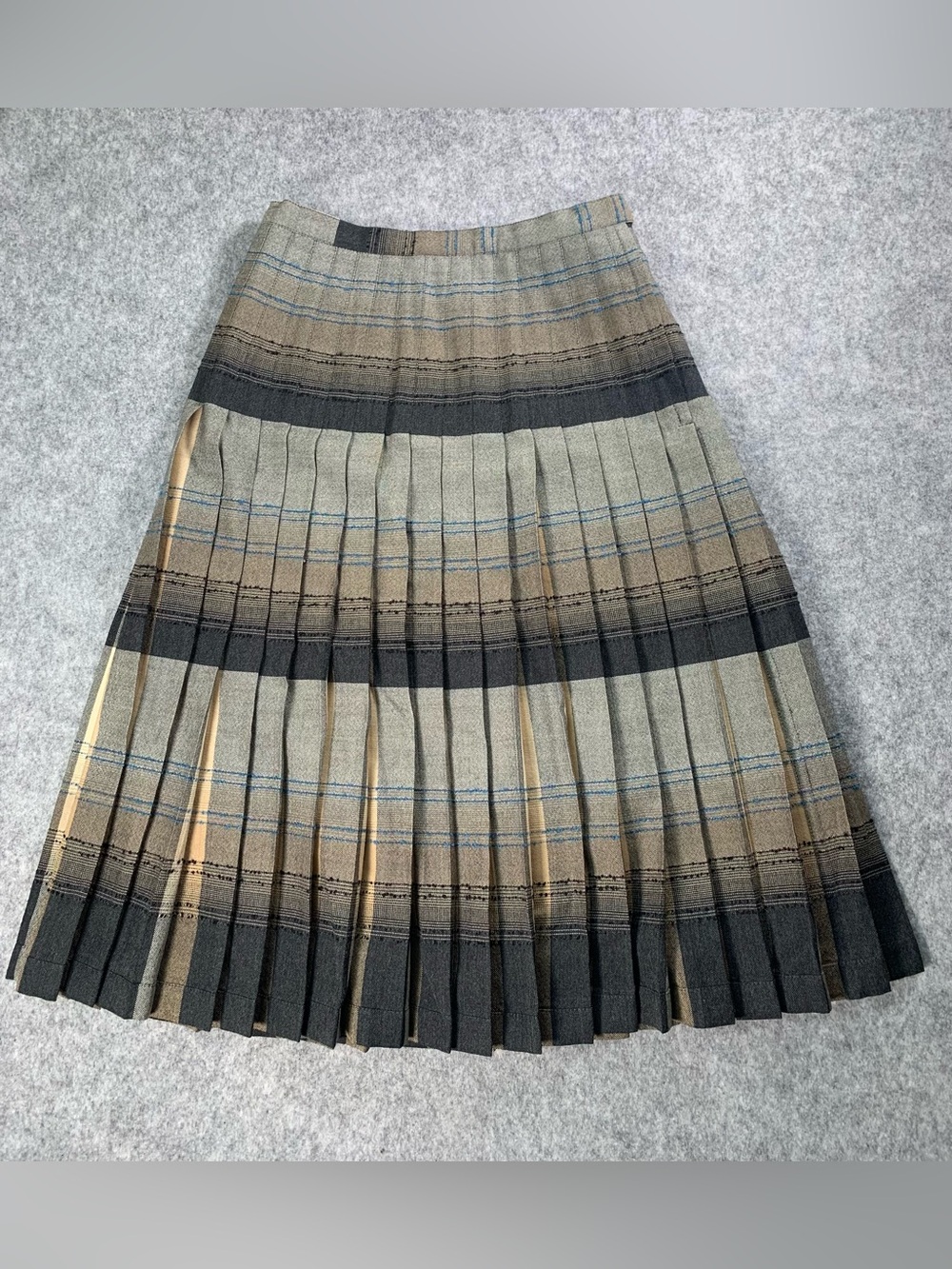 Vintage Highland Queen pleated skirt made in Canada from 100% pure virgin wool